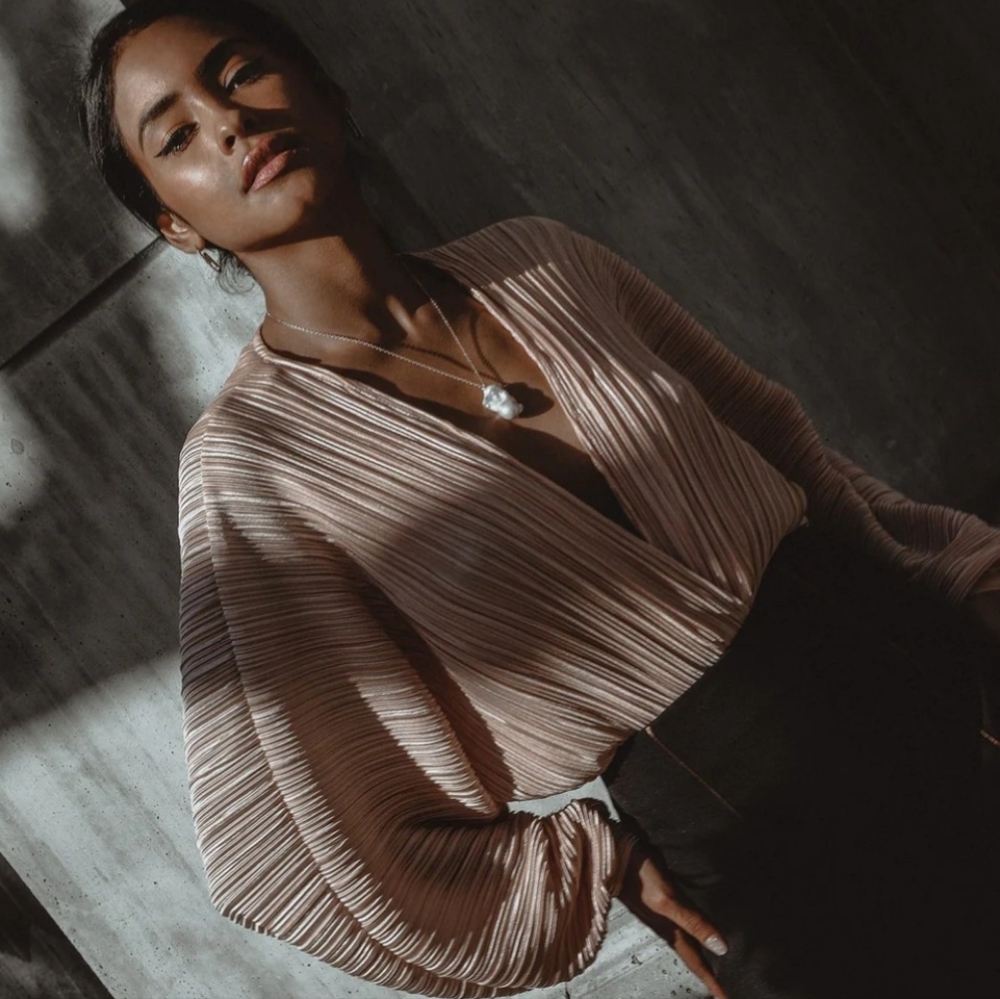 M.Use "Amora" Deep V-Neck Pleated Bodysuit. NWOT. M (8-10).
